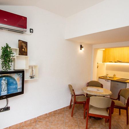 Guest House Jedro Petrovac Екстериор снимка