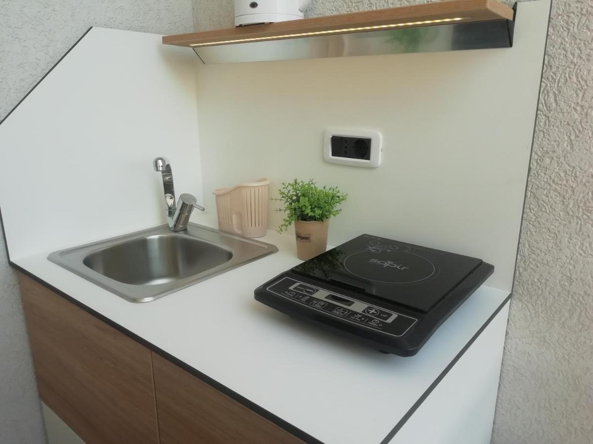 Guest House Jedro Petrovac Екстериор снимка