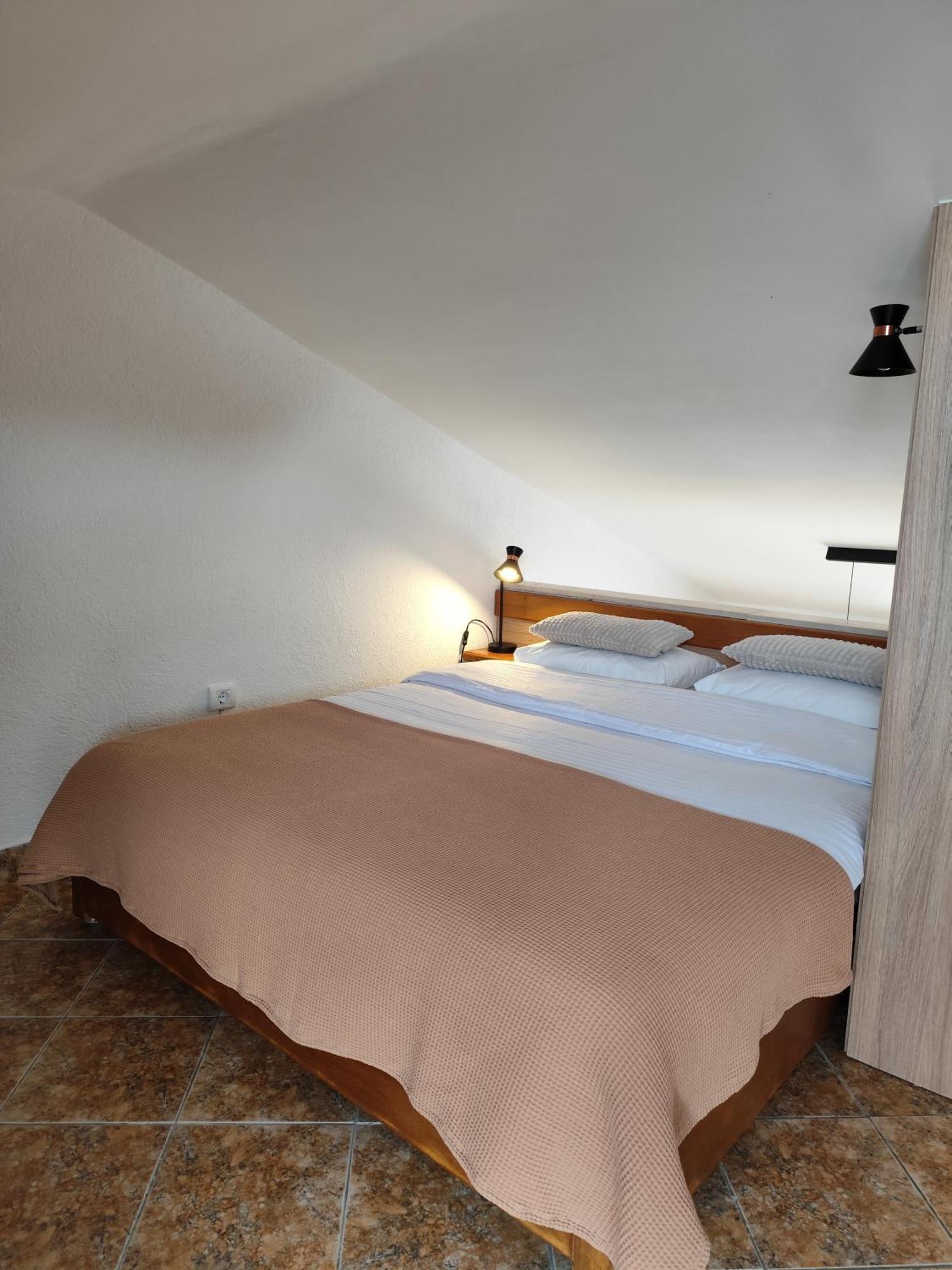 Guest House Jedro Petrovac Екстериор снимка