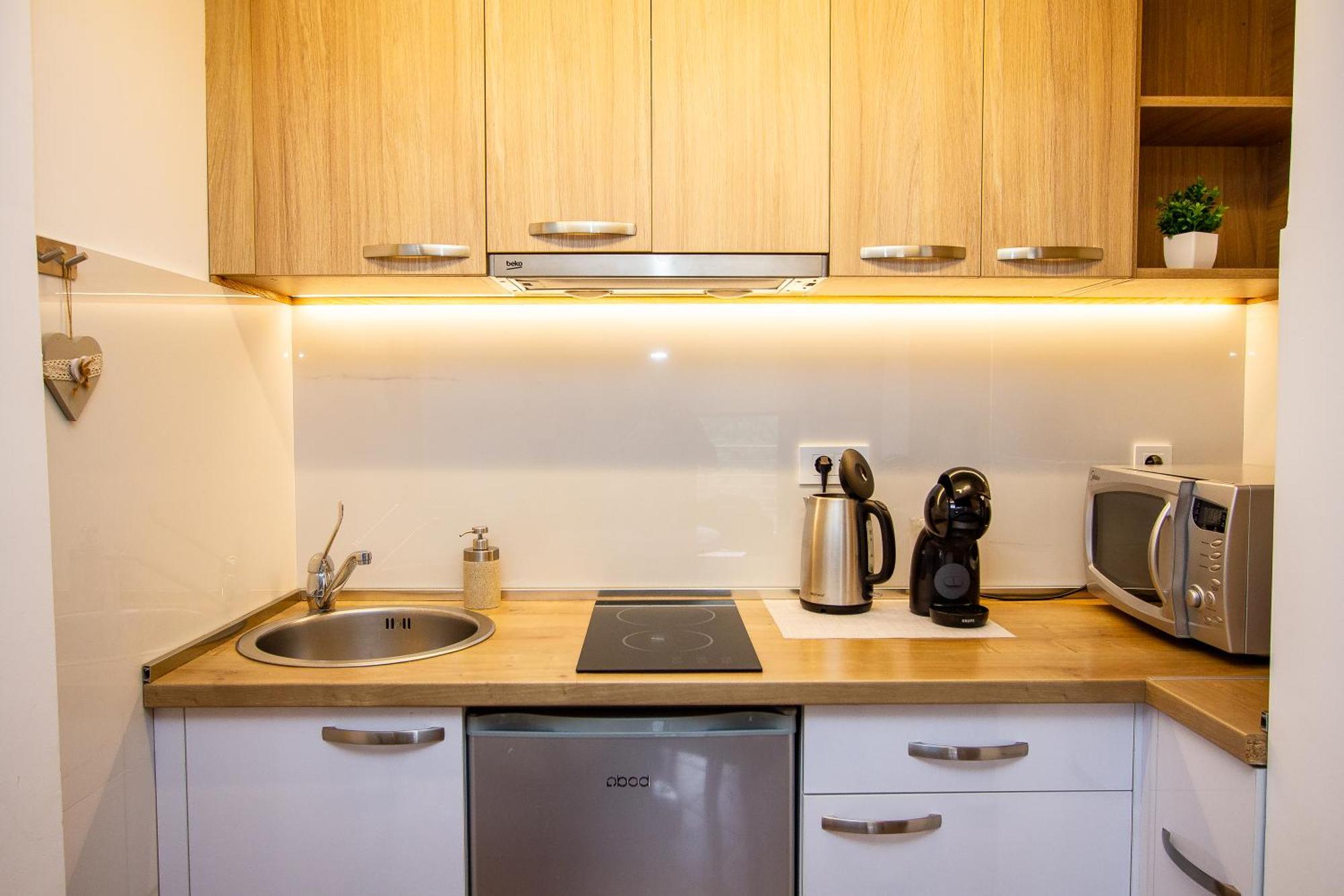 Guest House Jedro Petrovac Екстериор снимка
