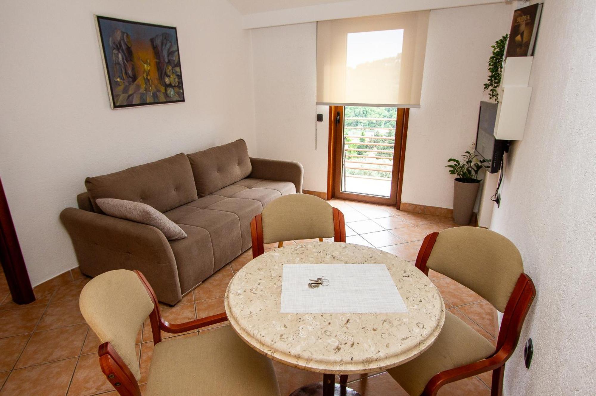 Guest House Jedro Petrovac Екстериор снимка