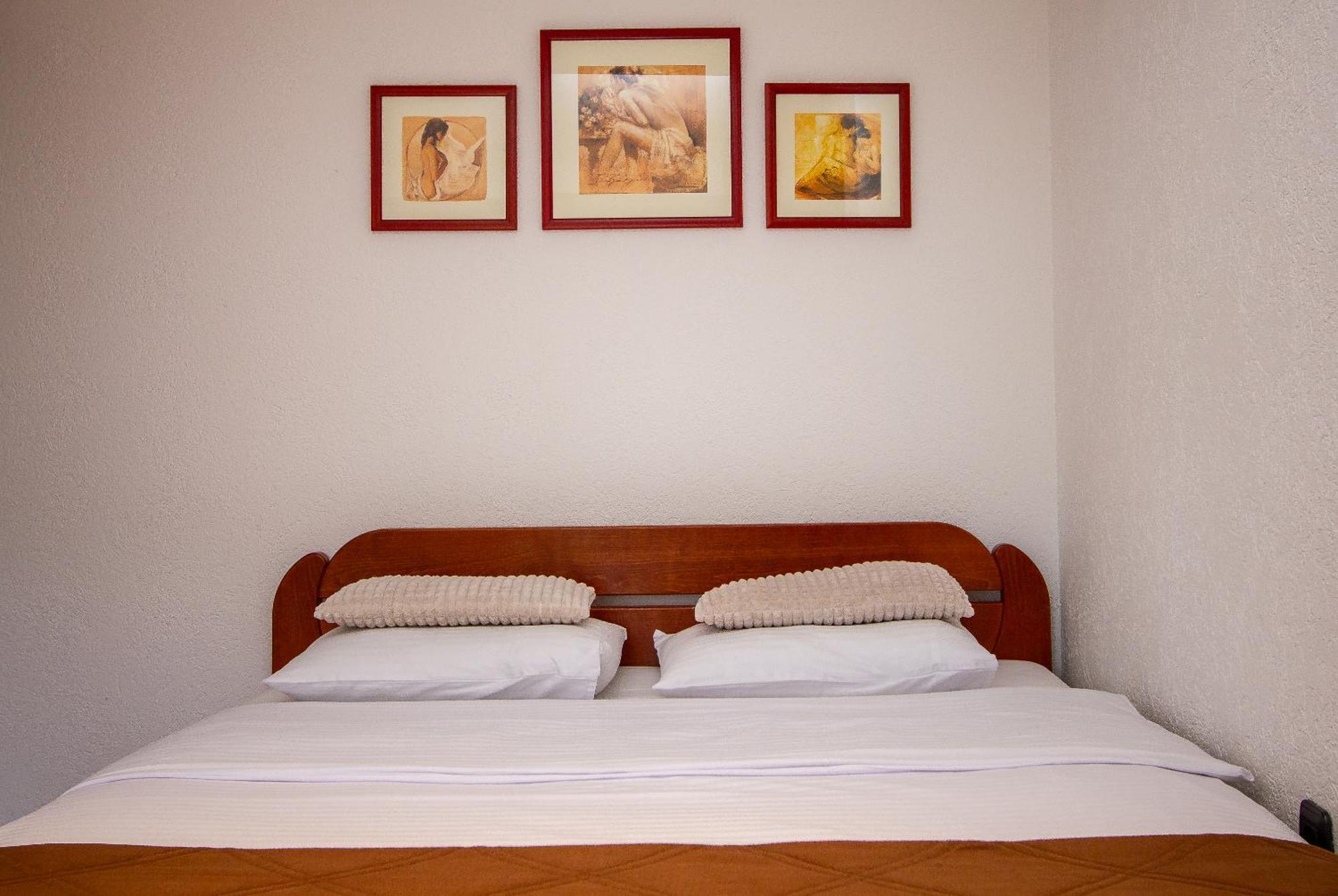 Guest House Jedro Petrovac Екстериор снимка