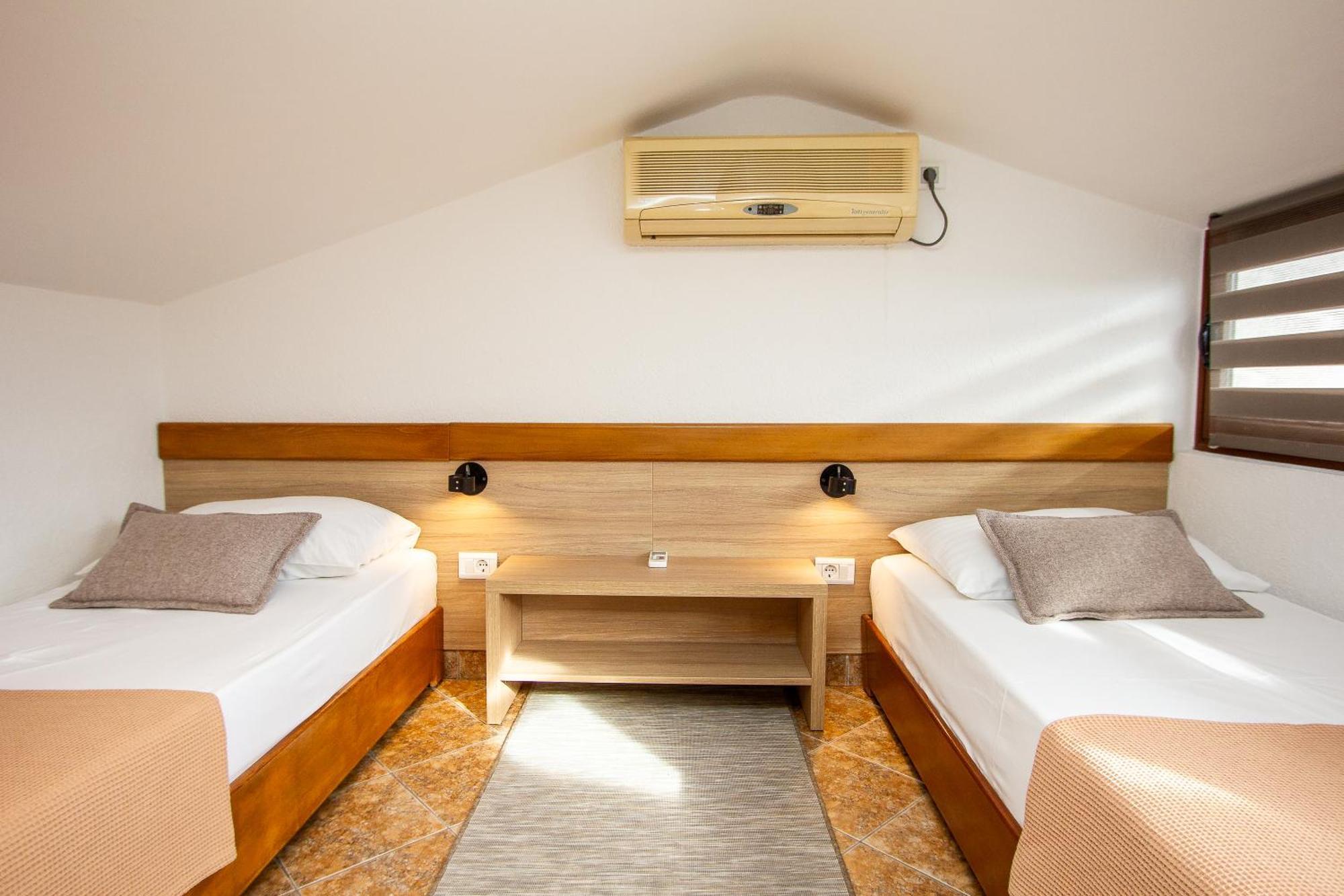 Guest House Jedro Petrovac Екстериор снимка