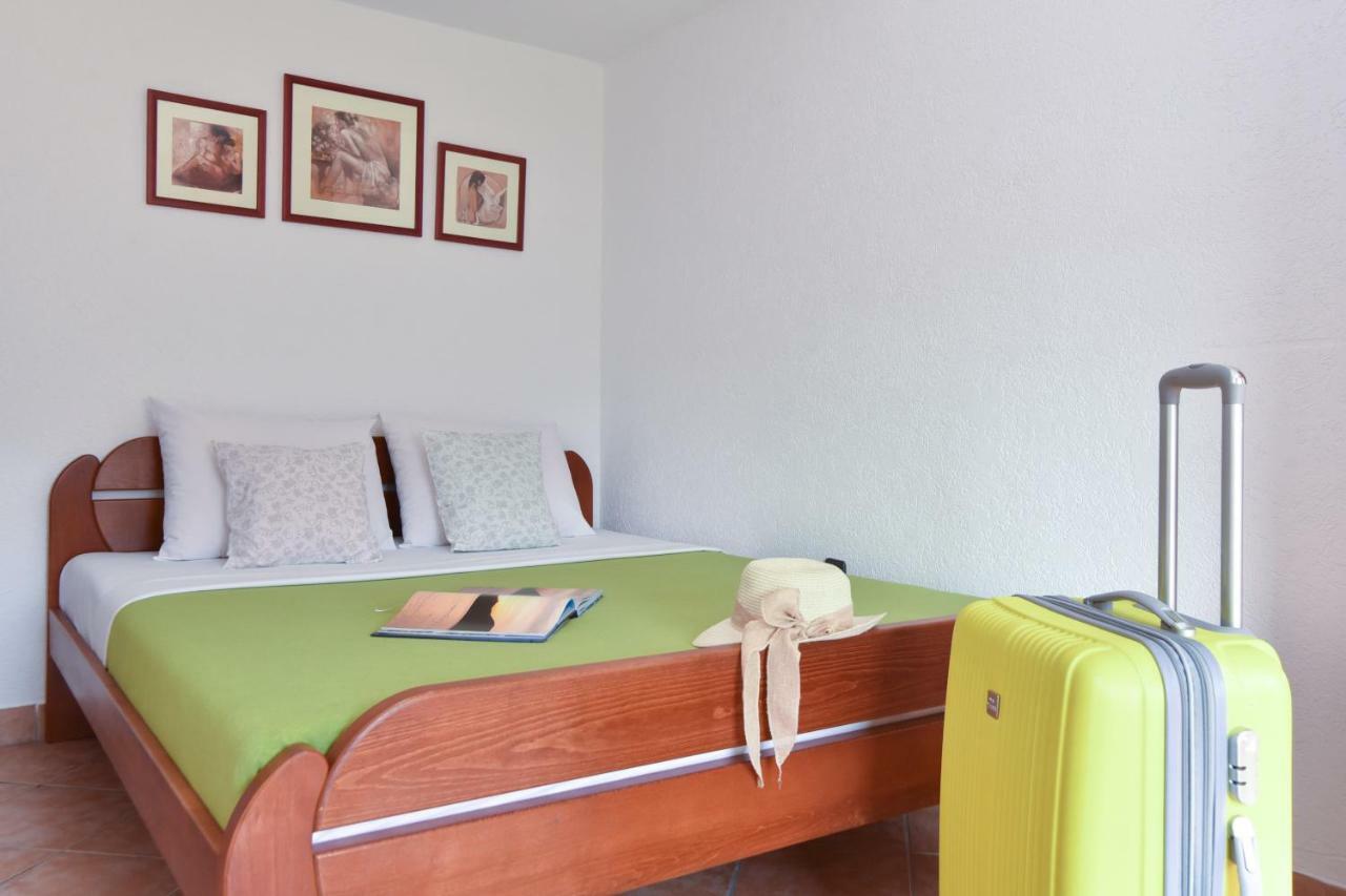 Guest House Jedro Petrovac Екстериор снимка