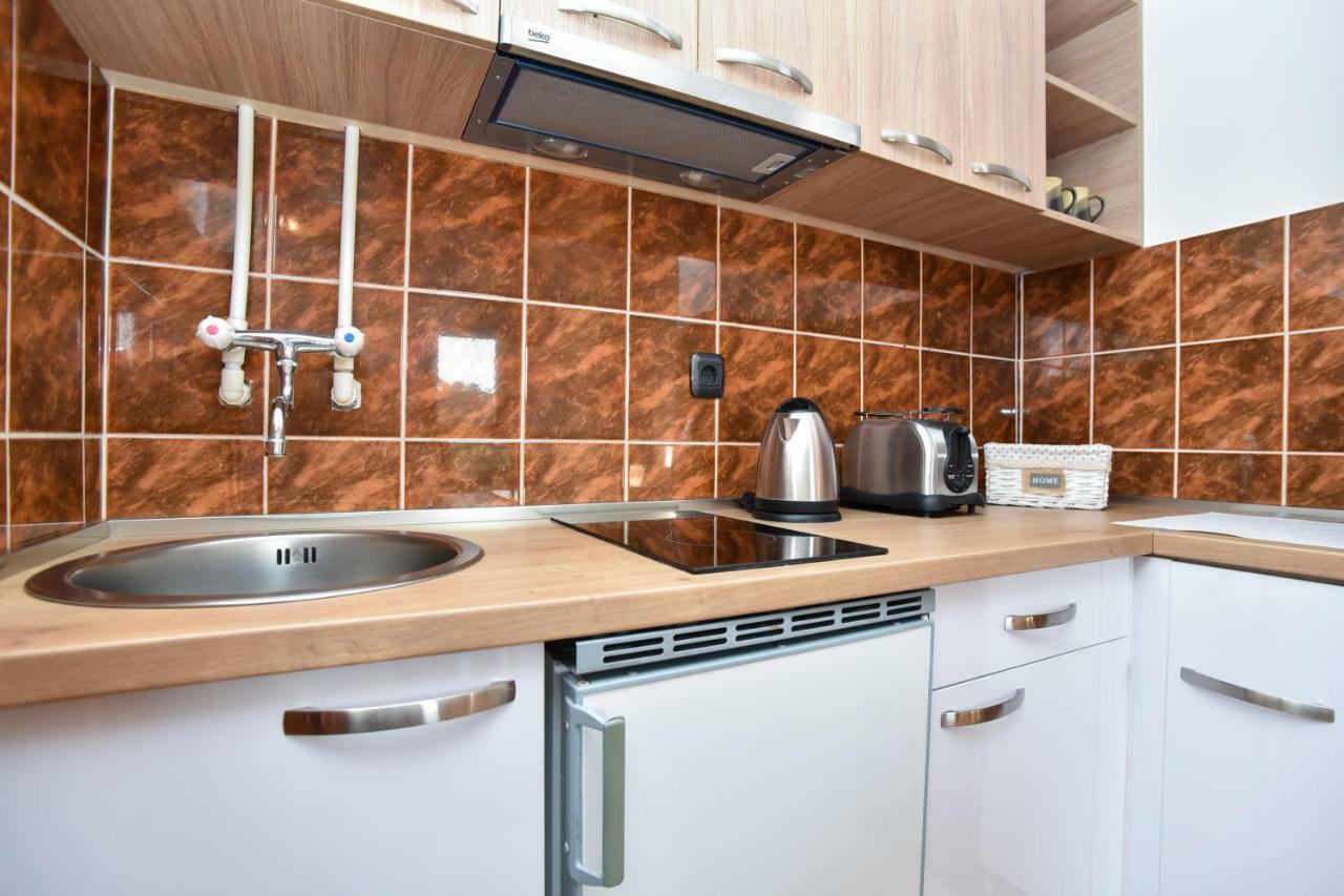 Guest House Jedro Petrovac Екстериор снимка