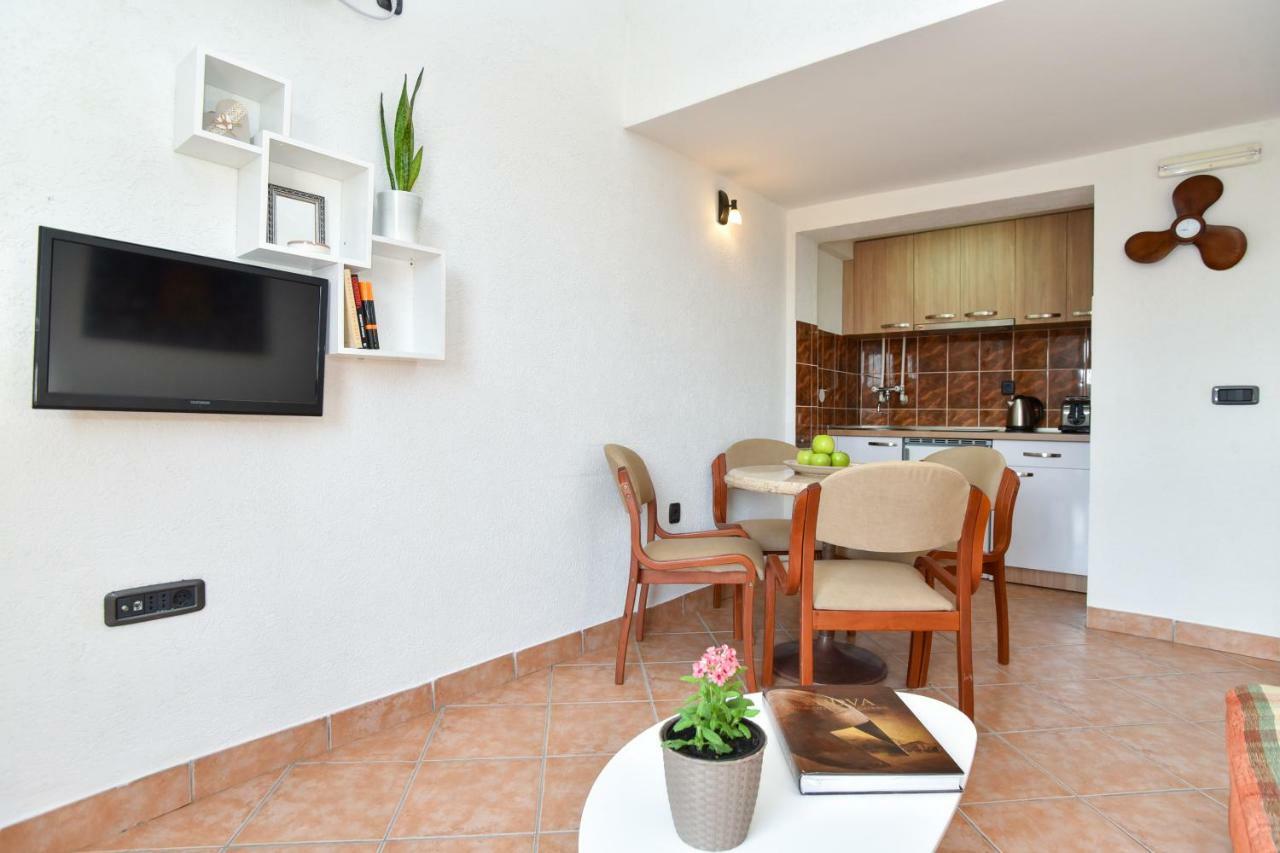 Guest House Jedro Petrovac Екстериор снимка