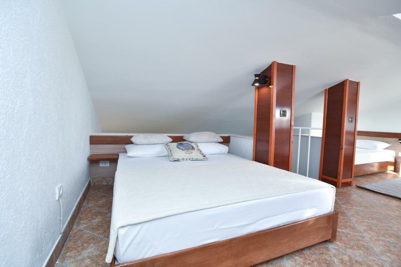Guest House Jedro Petrovac Екстериор снимка